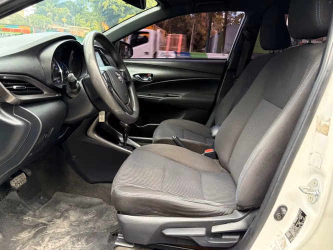 Toyota Yaris E de Agencia Modelo 2023