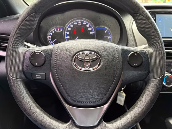 Toyota Yaris E de Agencia Modelo 2023