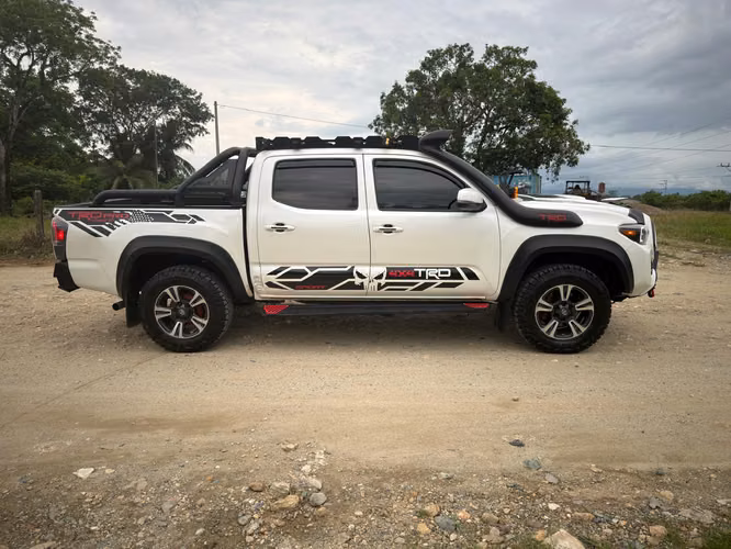 2017 TOYOTA TACOMA SR5 - Imagen 3