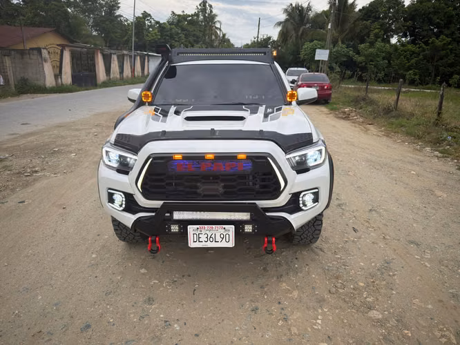 2017 TOYOTA TACOMA SR5