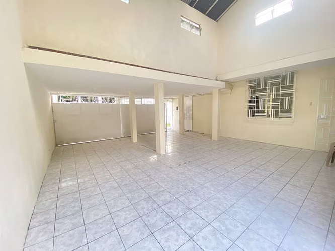CASA PARA OFICINAS EN ALQUILER EN ZONA 11,  18 PARQUEOS - Imagen 14