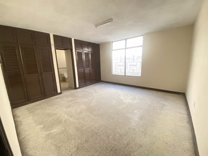 CASA PARA OFICINAS EN ALQUILER EN ZONA 11,  18 PARQUEOS - Imagen 4