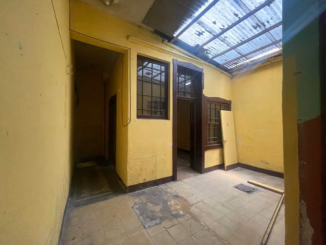 Propiedad Comercial en Zona 1 | 2 Niveles + Terraza | 9 Ambientes | PV - Imagen 2