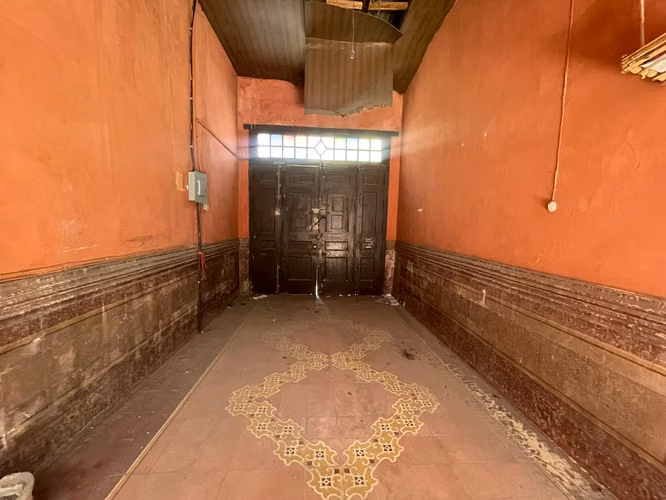 Propiedad Comercial en Zona 1 | 2 Niveles + Terraza | 9 Ambientes | PV - Imagen 9