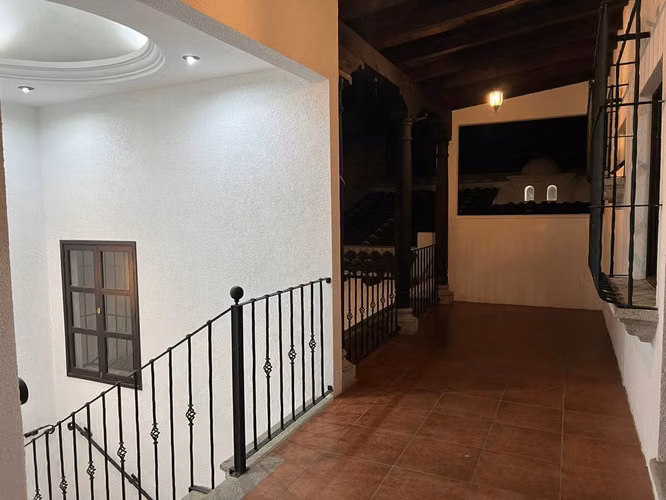 Casa en Venta en Antigua Guatemala | 330 m² | A 5 Min del Estadio Pensativo | Bella Vista pv - Imagen 8