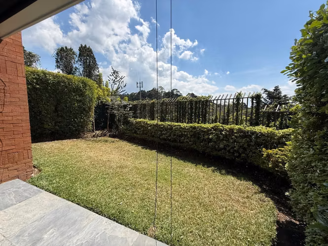 ALQUILO LINDA CASA EN ZONA 10, JARDIN Y PERGOLA