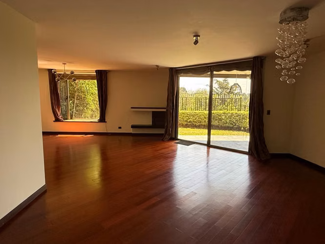 ALQUILO LINDA CASA EN ZONA 10, JARDIN Y PERGOLA - Imagen 4