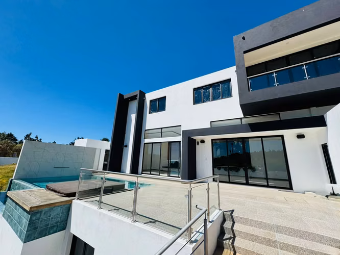 Casa de Lujo en Sausalito | 1,400 m², Piscina y Gran Terreno | PV