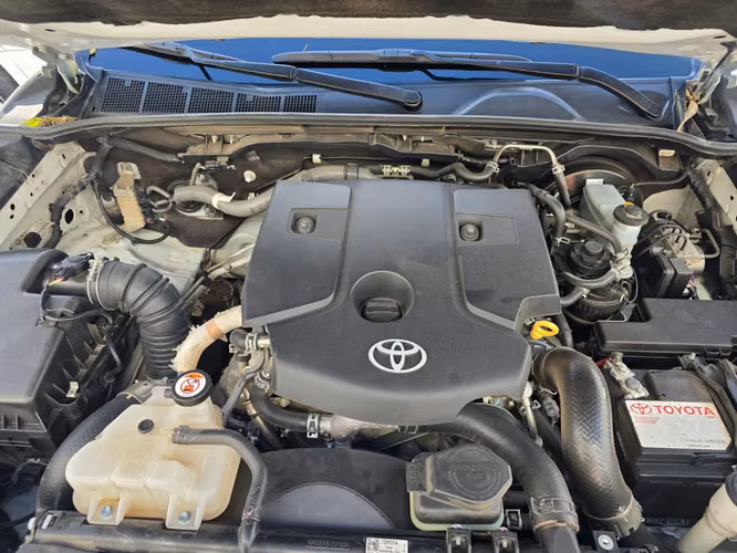 Toyota Hilux 2024 Automático y Tiptronic 4x4 de Agencia Turbo Diesel Nítido Nada que Invertir un Dueño - Imagen 8
