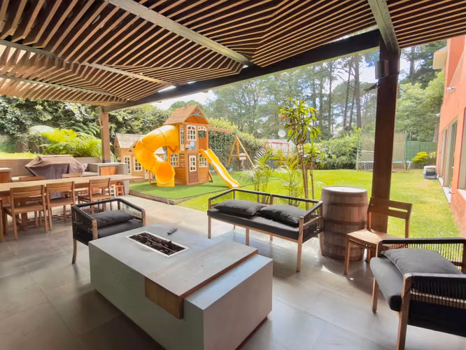 Linda casa en venta en El Casaño Muxbal, amplio jardín. - Imagen 7