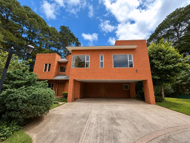 Linda casa en venta en El Casaño Muxbal, amplio jardín. - Imagen 15