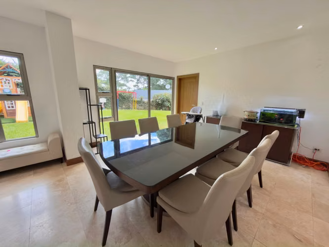 Linda casa en venta en El Casaño Muxbal, amplio jardín. - Imagen 4