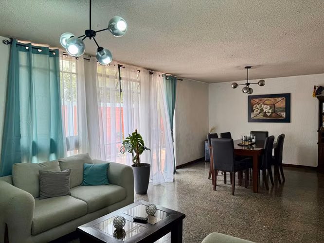 CASA EN VENTA EN ZONA 11, DENTRO DE GARITA