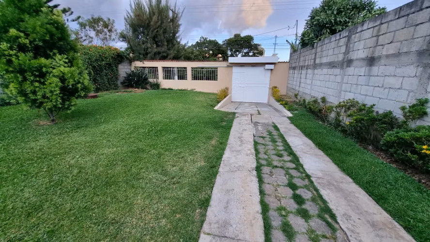 Amplia  Casa en Renta, Condominio Montecristo San Jose Pinula