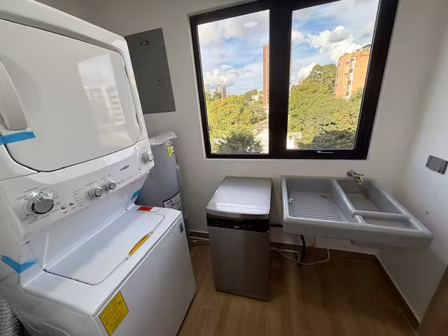 Rento apartamento en Zona 15 EDIFICIO NUEVO CON ROOFTOP - Imagen 2