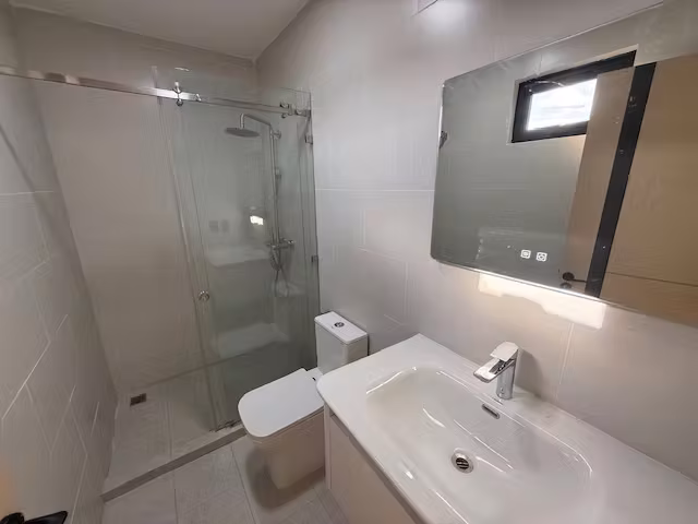 Rento apartamento en Zona 15 EDIFICIO NUEVO CON ROOFTOP - Imagen 12
