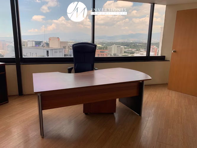 Oficina en zona 10 Penthouse en Renta
