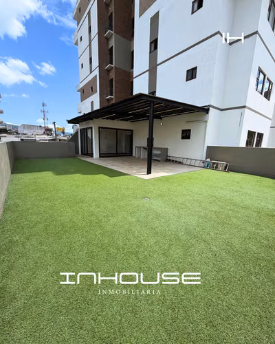 APARTAMENTO EN VENTA EN ZONA 10 CON AMPLIO JARDÍN