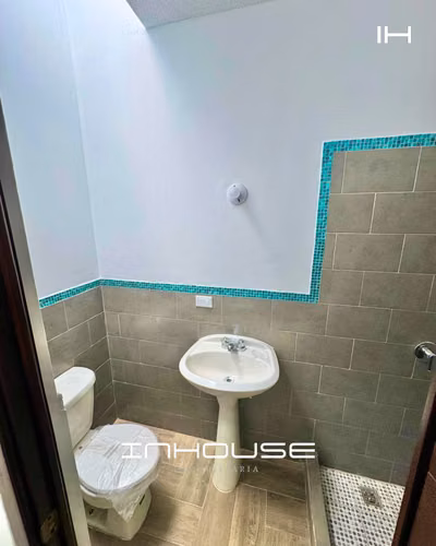 CASA EN VENTA EN ZONA 16 HACIENDA REAL PARA ESTRENAR - Imagen 10