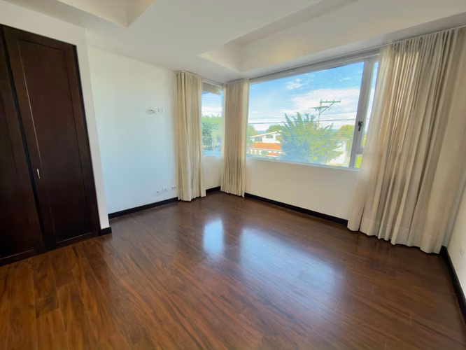 Lindo apartamento en Renta en Edificio Quinze VH1 zona 15 | 2 Habitaciones + servicio