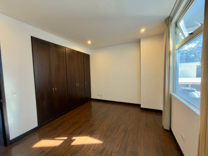 Lindo apartamento en Renta en Edificio Quinze VH1 zona 15 | 2 Habitaciones + servicio