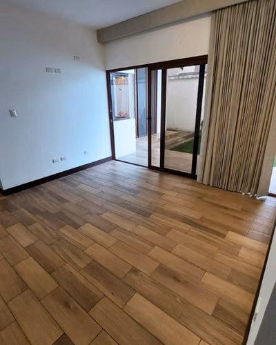 CASA EN RENTA ZONA 16 JARDINES DE SAN ISIDRO, UN NIVEL - Imagen 4