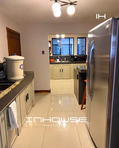 CASA EN RENTA ZONA 16 SAN GASPAR CON JARDÍN - Imagen 10
