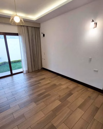 CASA EN RENTA ZONA 16 JARDINES DE SAN ISIDRO, UN NIVEL - Imagen 2