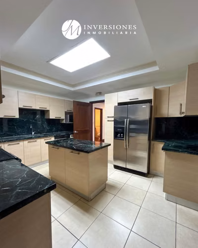 Apartamento amplio de 1 dormitorio en zona 10 - Imagen 2
