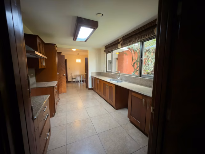 Casa en Renta Vista Hermosa I | 750 m², Elevador y Amplios Jardines | PV - Imagen 5