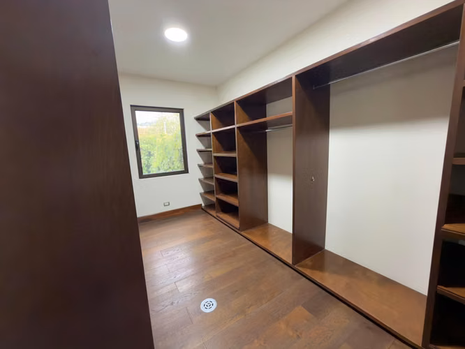 Casa en Renta Vista Hermosa I | 750 m², Elevador y Amplios Jardines | PV - Imagen 6