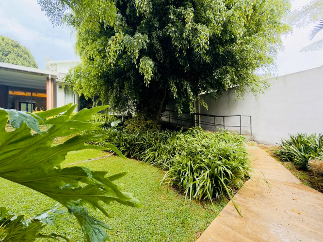 Casa en Renta Vista Hermosa I | 750 m², Elevador y Amplios Jardines | PV - Imagen 2