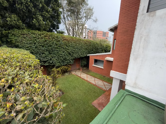 Casa en Renta Vista Hermosa I | 750 m², Elevador y Amplios Jardines | PV - Imagen 11