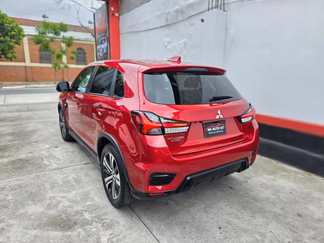 MITSUBISHI OUTLANDER M.2020