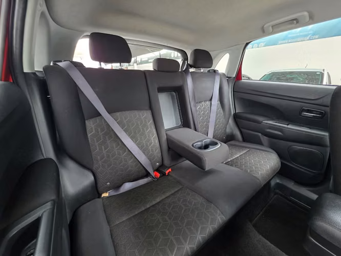 MITSUBISHI OUTLANDER M.2020