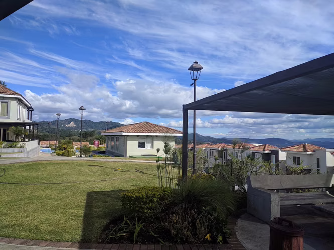 CASA EN VENTA CONDOMINIO ALAMEDAS DE SANTO DOMINGO  KM. 30.5 FRAIJANES - Imagen 6