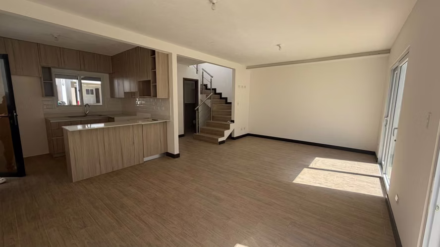 ALQUILER DE CASA PARA ESTRENAR EN BOSQUES DE SANTA ELENA KM 26 CARRETERA A SANTA ELENA BARILLAS