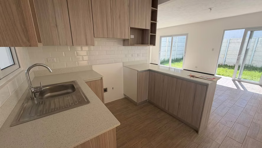 ALQUILER DE CASA PARA ESTRENAR EN BOSQUES DE SANTA ELENA KM 26 CARRETERA A SANTA ELENA BARILLAS - Imagen 10