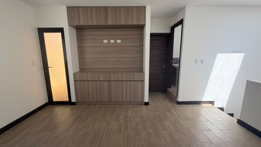 ALQUILER DE CASA PARA ESTRENAR EN BOSQUES DE SANTA ELENA KM 26 CARRETERA A SANTA ELENA BARILLAS - Imagen 4
