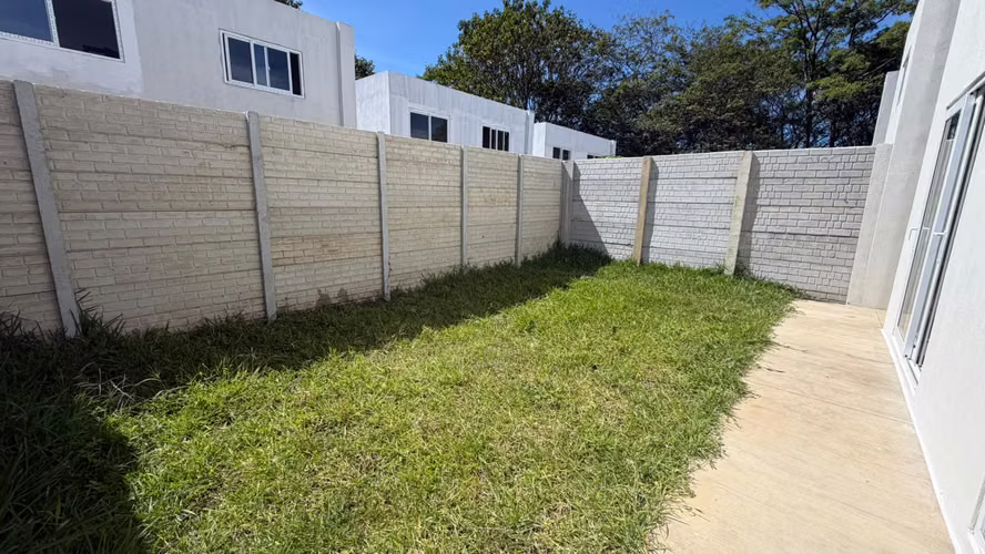 ALQUILER DE CASA PARA ESTRENAR EN BOSQUES DE SANTA ELENA KM 26 CARRETERA A SANTA ELENA BARILLAS - Imagen 2