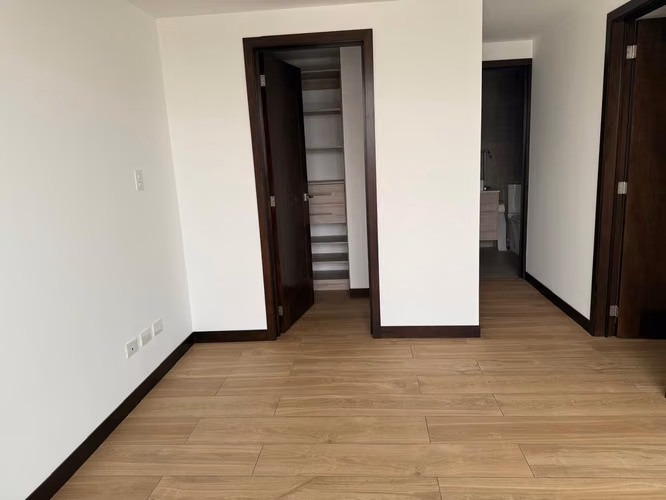Apartamento en Renta Zona 14, Edificio Terra Delfines