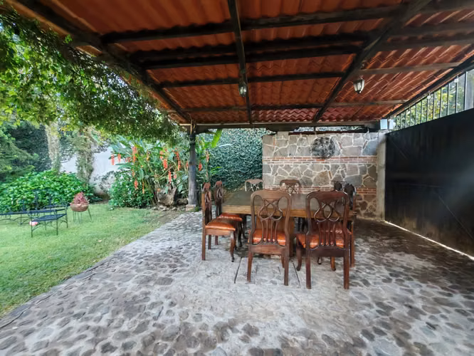 Casa en venta y renta en Antigua Guatemala - Imagen 4