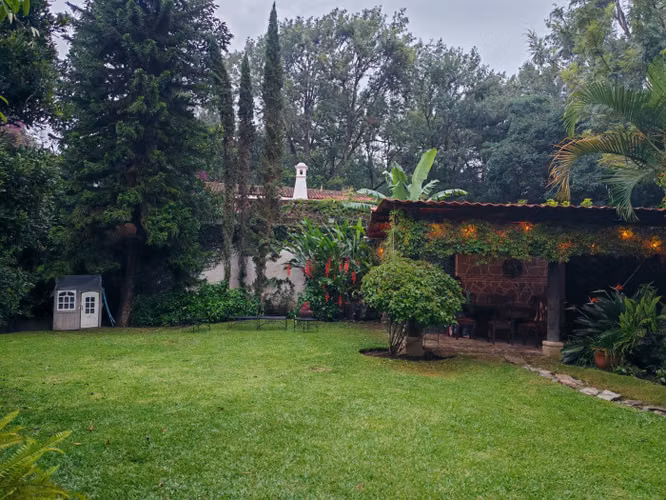 Casa en venta y renta en Antigua Guatemala