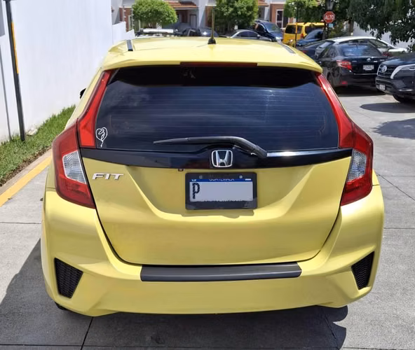 Vendo Honda Fit Lx 2015 mecánico - Imagen 4