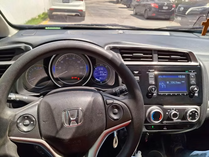 Vendo Honda Fit Lx 2015 mecánico - Imagen 5