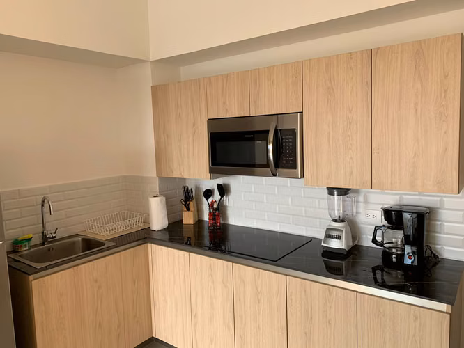 APARTAMENTO AMUEBLADO EN RENTA EN ZONA 13 EDIFICIO ELEMENTO - Imagen 2