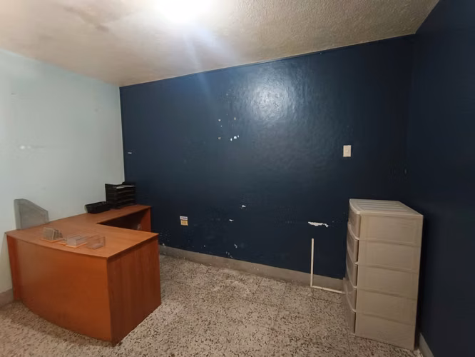 PROPIEDAD PARA USO COMERCIAL EN RENTA EN ZONA 5 IDEAL PARA LABORATORIO O FARMACIA - Imagen 2