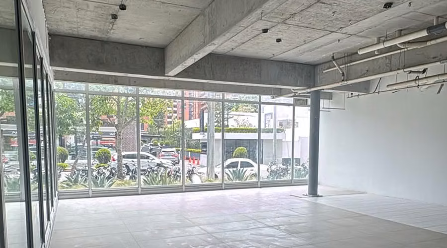 Local Comercial con Terraza en Edificio Vasanta Zona 10