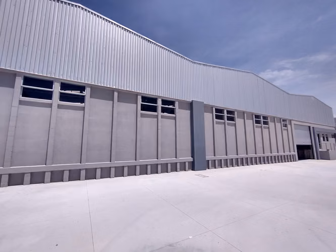 ALQUILO : 2 AMPLIAS Bodegas NUEVAS / 3,400 Y 3,500 M2 , excelente sector de ESCUINTLA