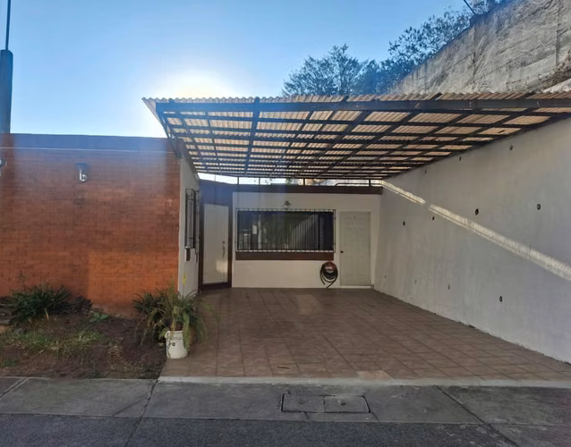 LINDA CASA EN RENTA EN FRESNOS SAN CRISTOBAL ZONA 8 DE MIXCO